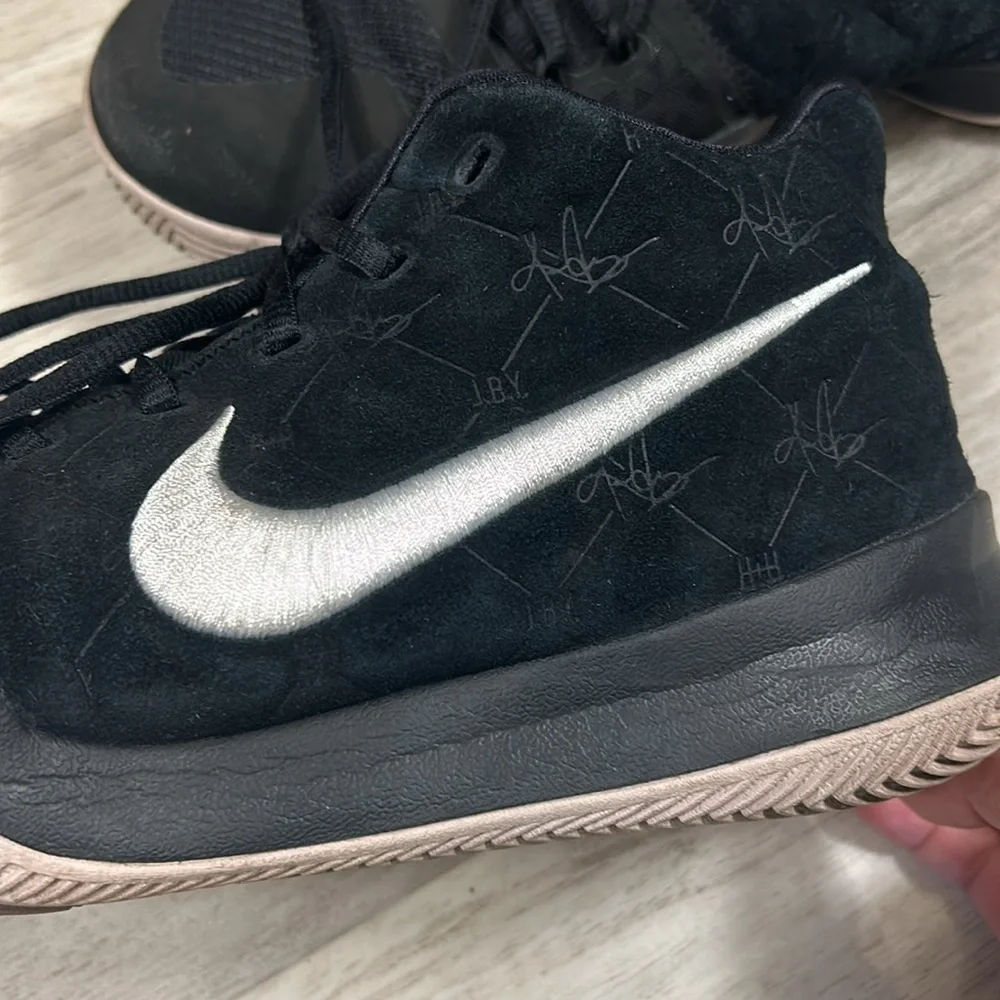 Nike Kyrie 3 Black Suede Quilted Embroidered Swoosh 852395-010 Collector Edition